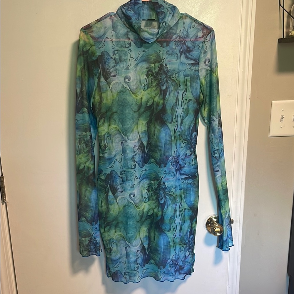 Elegant Blue and Green Patterned Dress